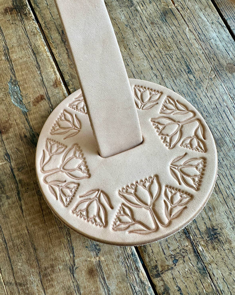 ARTIFACT | Wristlet Portable Yarn Spinner