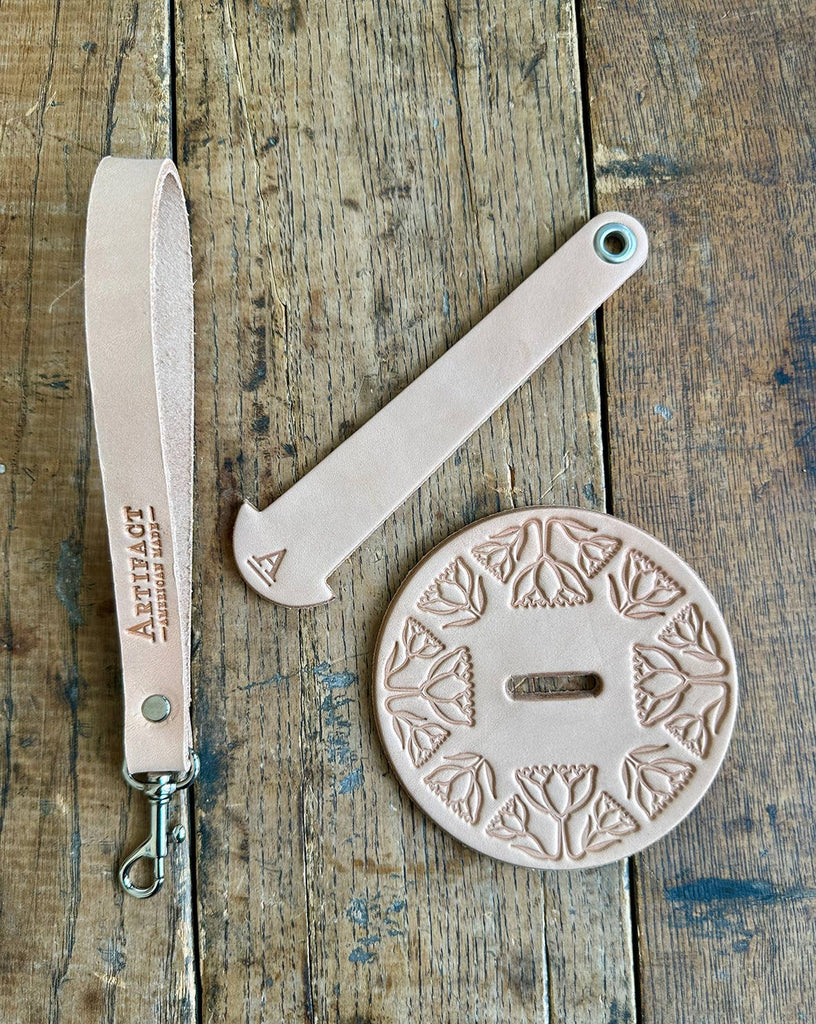 ARTIFACT | Wristlet Portable Yarn Spinner