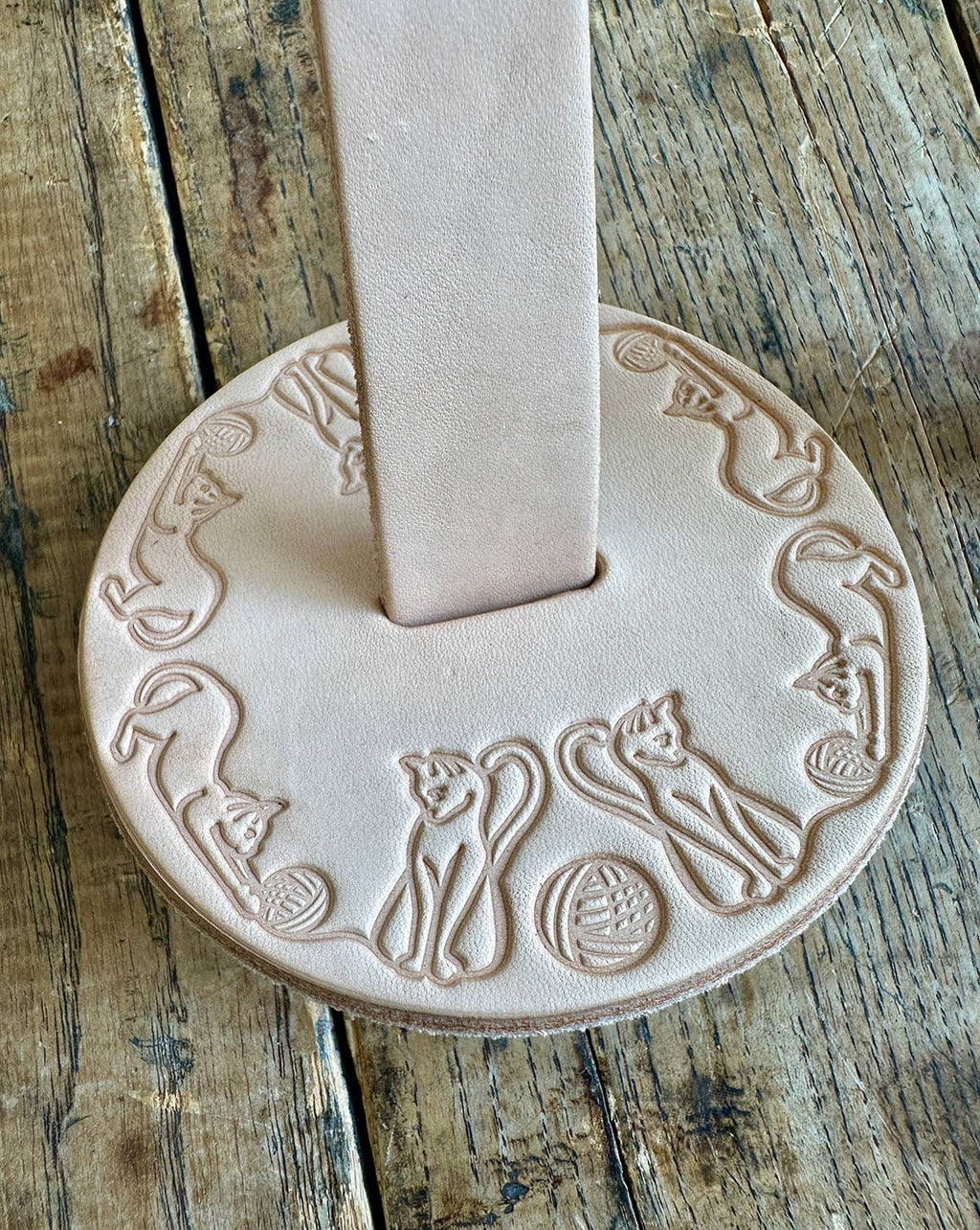 ARTIFACT | Wristlet Portable Yarn Spinner