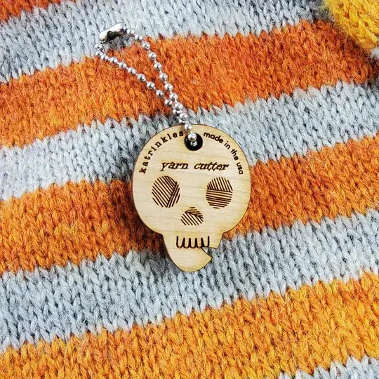 Katrinkles | Yarn Cutter :: Skull